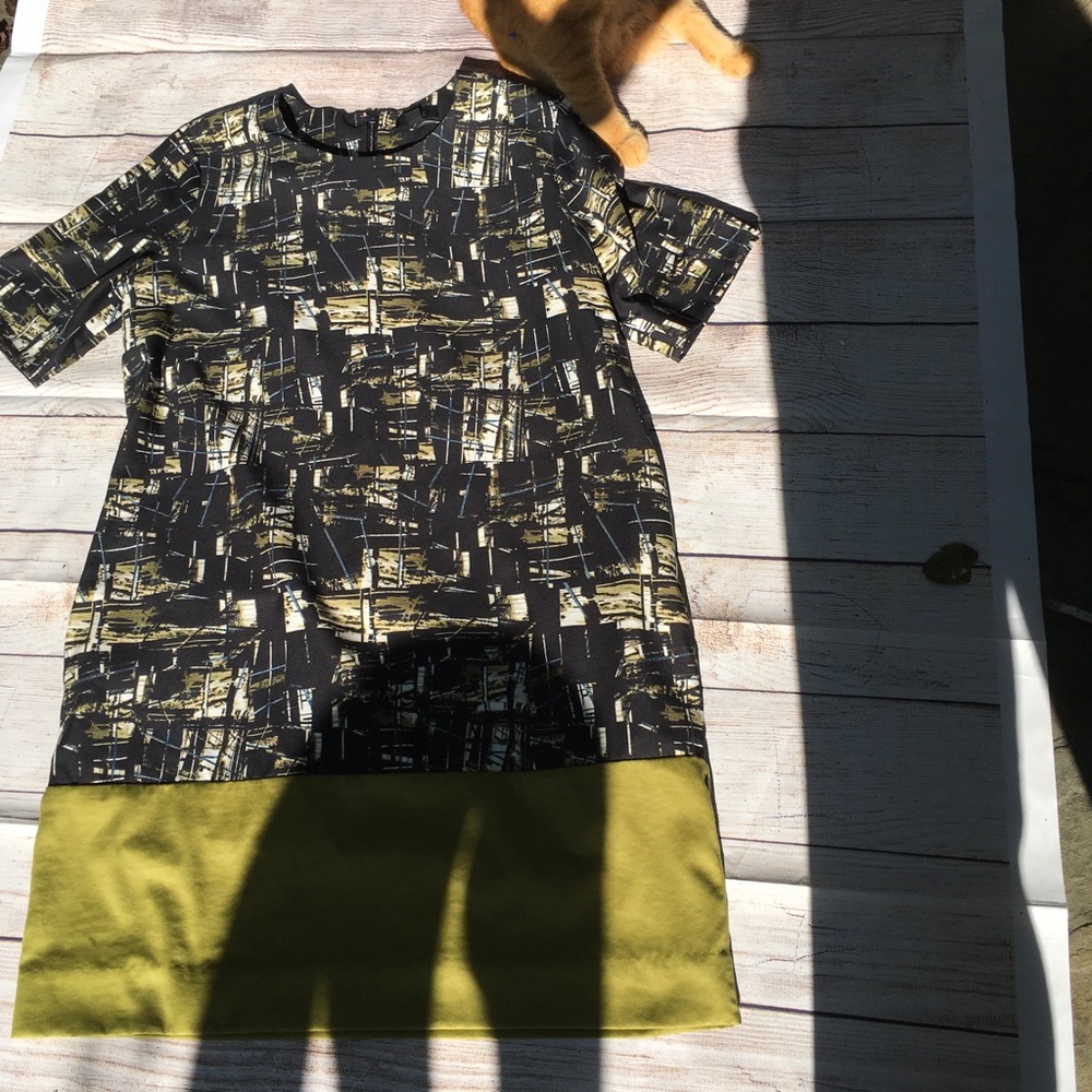 Cos Abstract Dress With Pockets! Size 12. - image 1